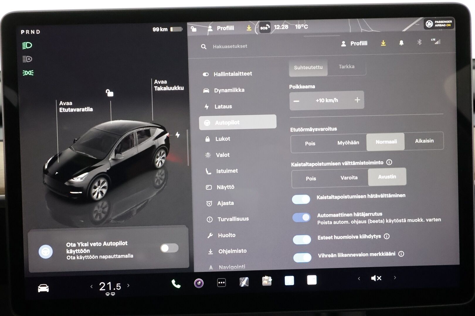 Tesla Model Y 2022 Long Range - | Koukku | ILP | Lasikatto | ACC | Matrix-LED | P.Kamera | Muistipenkki | Premium Audio | Navi | Kaistavahti | Keyless | 2x Latauskaapelit | Kahdet renkaat | 1-om Suomi-auto |