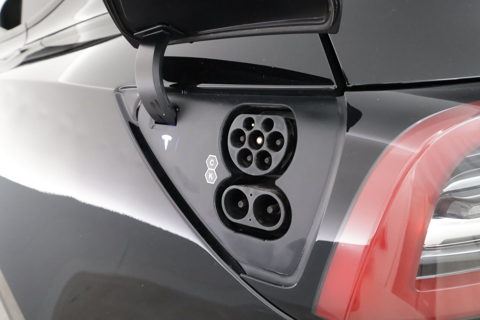 Tesla Model Y 2022 Long Range - | Koukku | ILP | Lasikatto | ACC | Matrix-LED | P.Kamera | Muistipenkki | Premium Audio | Navi | Kaistavahti | Keyless | 2x Latauskaapelit | Kahdet renkaat | 1-om Suomi-auto |