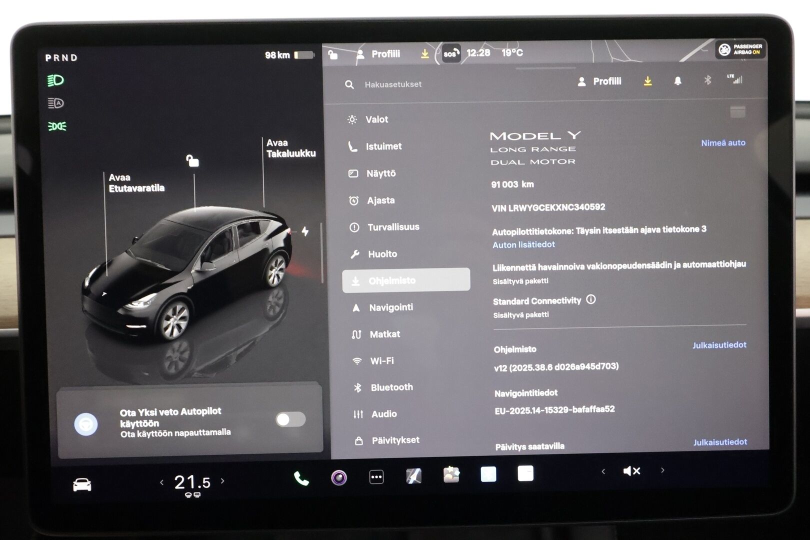 Tesla Model Y 2022 Long Range - | Koukku | ILP | Lasikatto | ACC | Matrix-LED | P.Kamera | Muistipenkki | Premium Audio | Navi | Kaistavahti | Keyless | 2x Latauskaapelit | Kahdet renkaat | 1-om Suomi-auto |