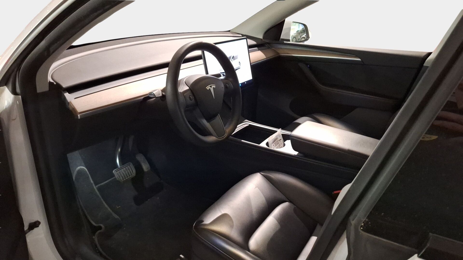 Tesla Model Y 2022 Long Range ** Koukku / Lämpöpumppu / AMD Ryzen / Premium Audio / Autopilot / Lasikatto** - Koukullinen Suomiauto / Akkutakuu voimassa 
