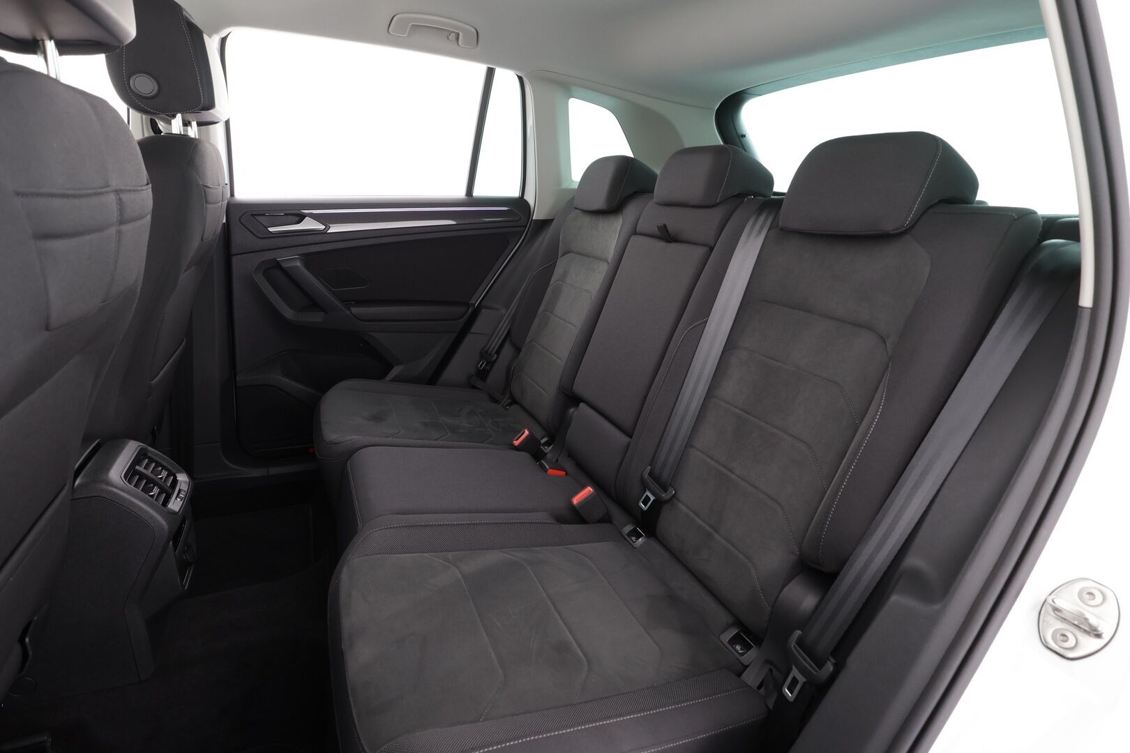 Volkswagen Tiguan 2022 Style Business 2,0 TDI SCR 110 kW 4Motion * Webasto / ACC / Matrix-LED / P.kamera / Hierovat Sportpenkit / Kaistavahti * - 1-om Suomi-auto / Kahdet renkaat