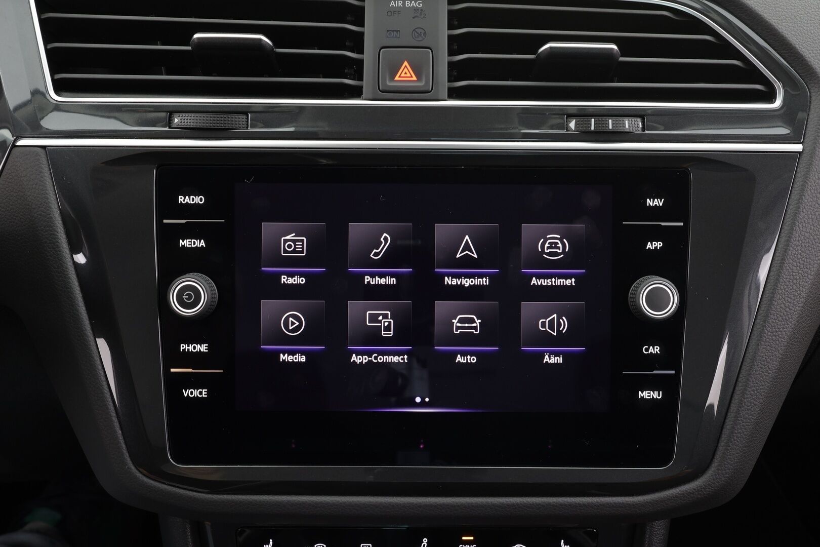 Volkswagen Tiguan 2022 Style Business 2,0 TDI SCR 110 kW 4Motion * Webasto / ACC / Matrix-LED / P.kamera / Hierovat Sportpenkit / Kaistavahti * - 1-om Suomi-auto / Kahdet renkaat