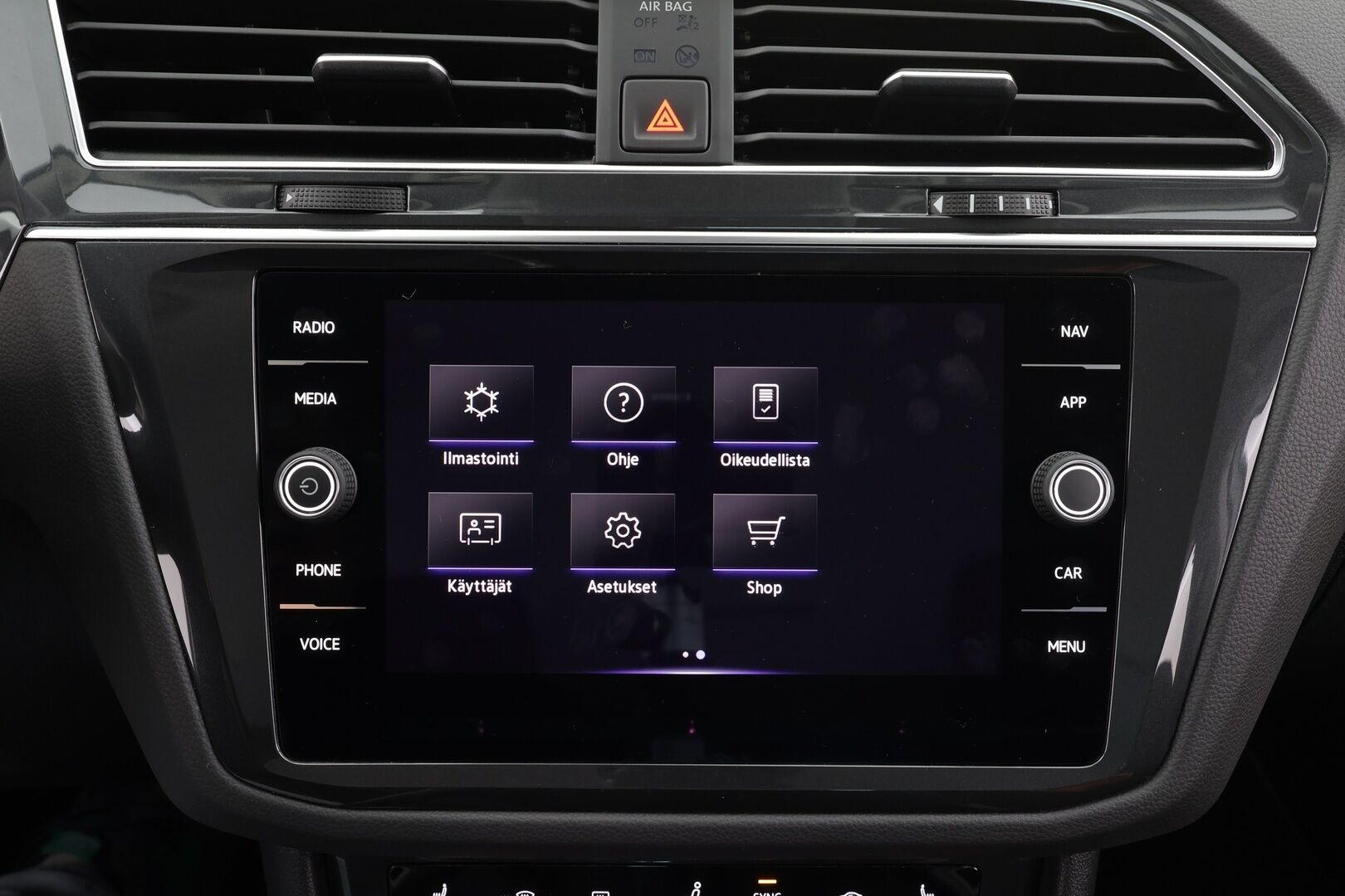 Volkswagen Tiguan 2022 Style Business 2,0 TDI SCR 110 kW 4Motion * Webasto / ACC / Matrix-LED / P.kamera / Hierovat Sportpenkit / Kaistavahti * - 1-om Suomi-auto / Kahdet renkaat