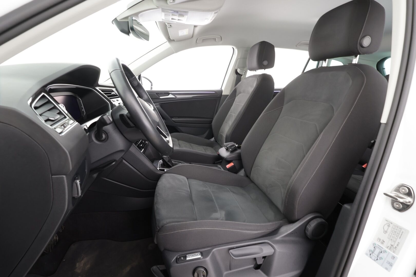 Volkswagen Tiguan 2022 Style Business 2,0 TDI SCR 110 kW 4Motion *Webasto / ACC / Matrix-LED / Kamera / Hierovat Sportpenkit / Kaistavahti* - 1-om Suomi-auto / Kahdet renkaat / Alv / Huippuvarusteet - HULLUT VÄLIPÄIVÄT KORKOTARJOUS 2,49%