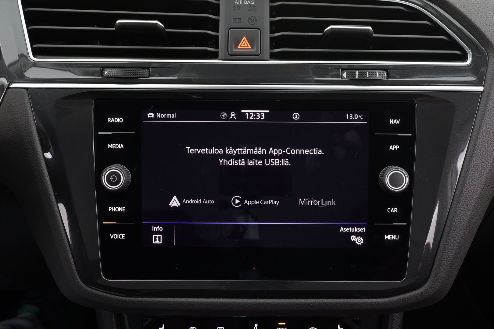 Volkswagen Tiguan 2022 Style Business 2,0 TDI SCR 110 kW 4Motion * Webasto / ACC / Matrix-LED / P.kamera / Hierovat Sportpenkit / Kaistavahti * - 1-om Suomi-auto / Kahdet renkaat