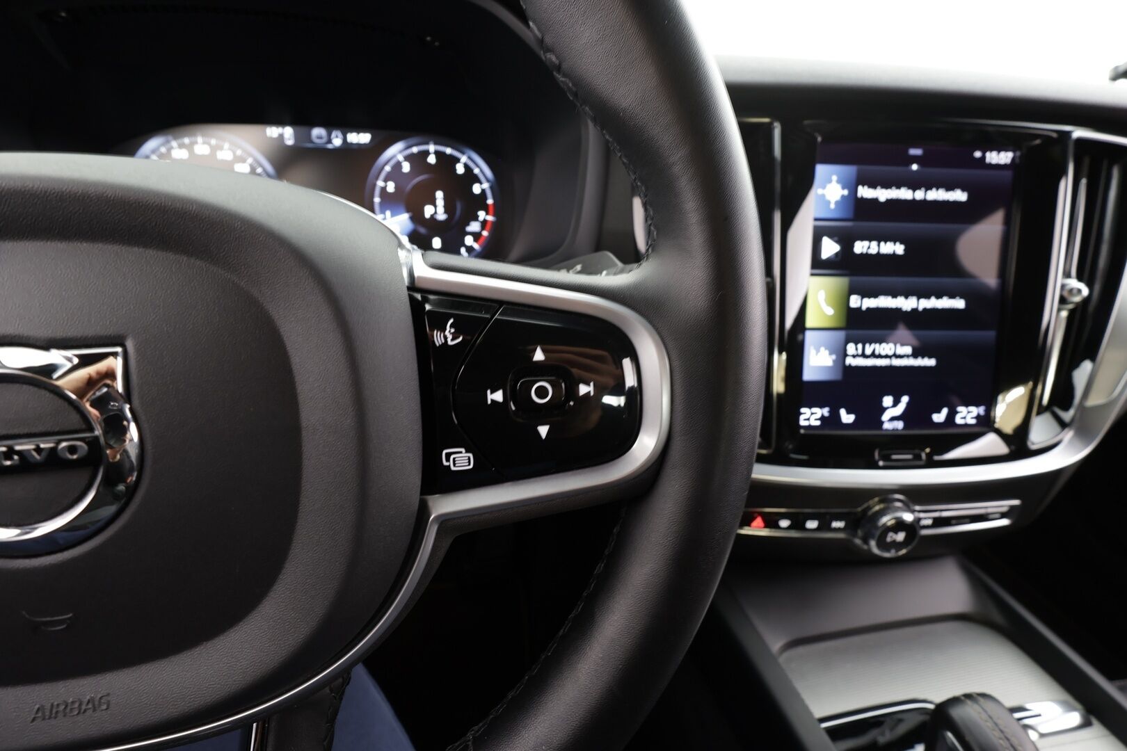 Volvo S60 2022 B5 MHEV Business R-Design Edition aut *  ACC / Webasto / Koukku /  Muistipenkki / P.Kamera / LED / Keyless * - 1.om Suomi-auto / 2x vanteet