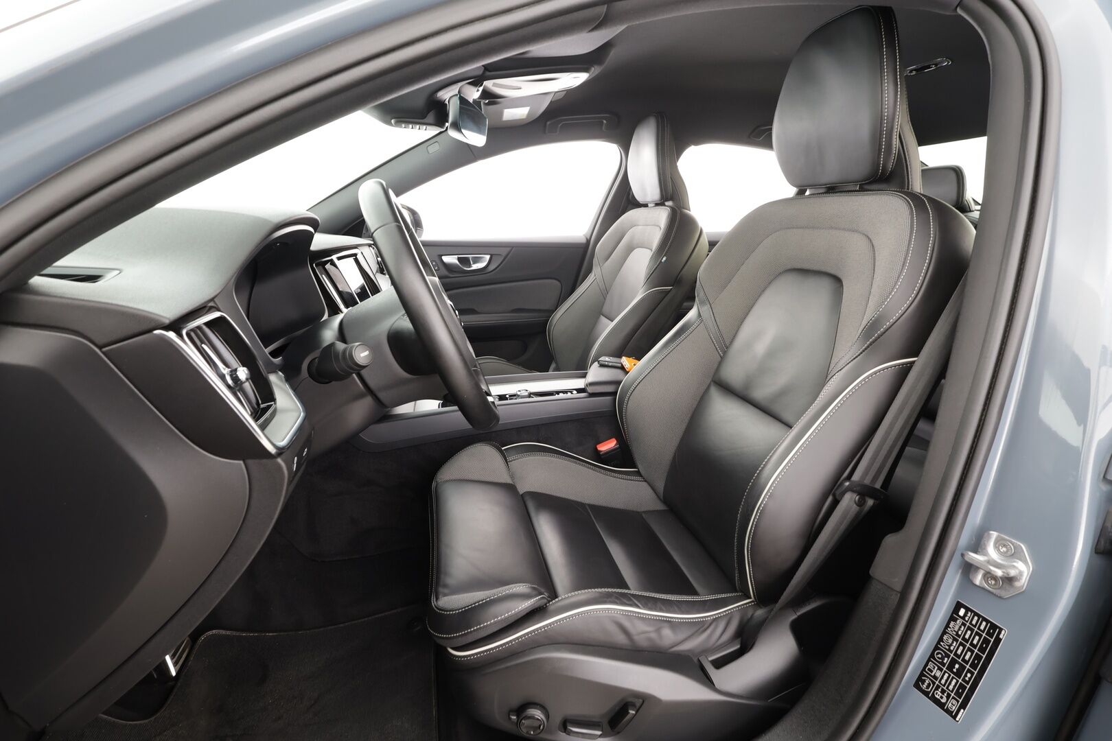 Volvo S60 2022 B5 MHEV Business R-Design Edition aut *  ACC / Webasto / Koukku /  Muistipenkki / P.Kamera / LED / Keyless * - 1.om Suomi-auto / 2x vanteet - HULLUT JOULUT KORKOTARJOUS 2,49% 