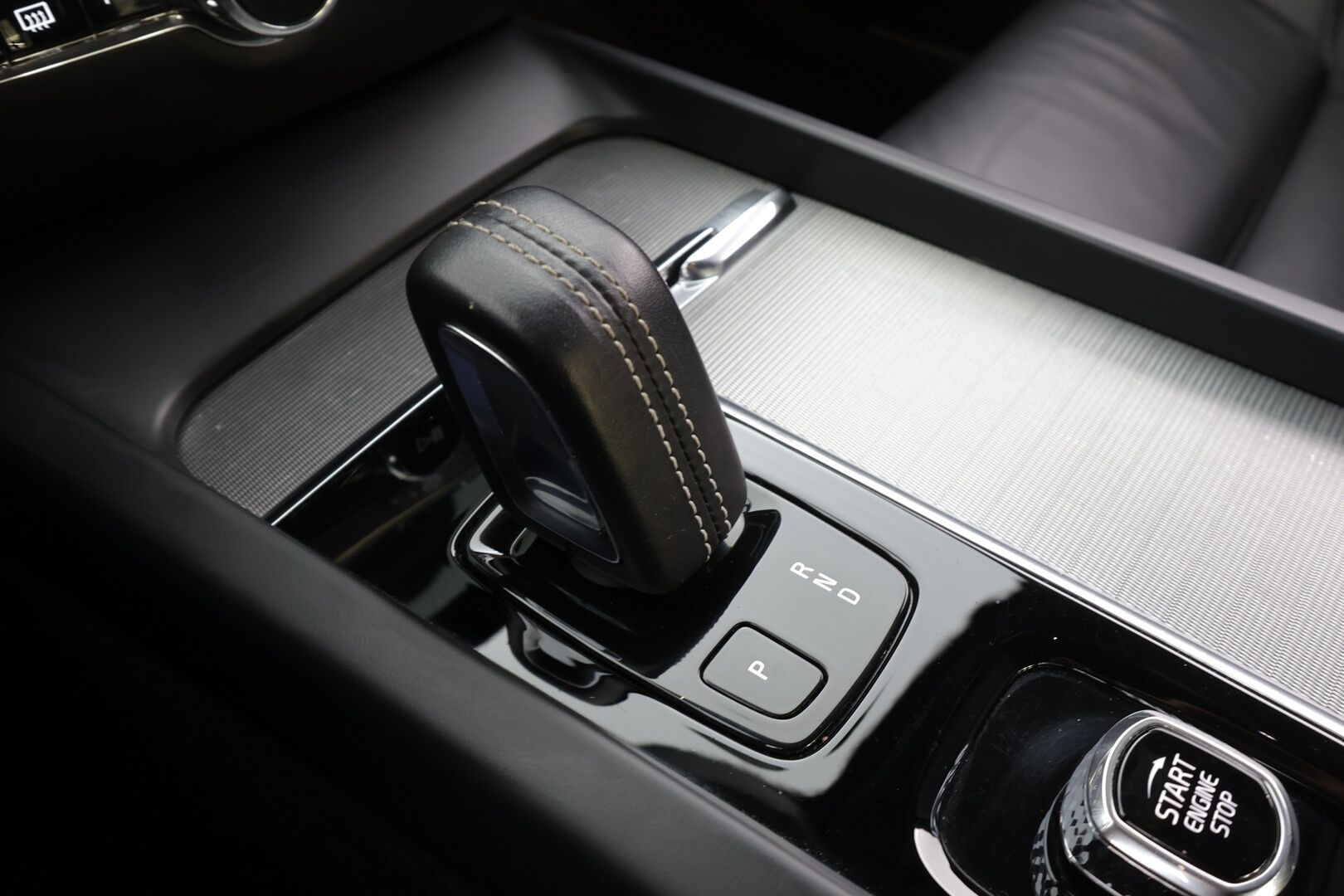 Volvo S60 2022 B5 MHEV Business R-Design Edition aut *  ACC / Webasto / Koukku /  Muistipenkki / P.Kamera / LED / Keyless * - 1.om Suomi-auto / 2x vanteet