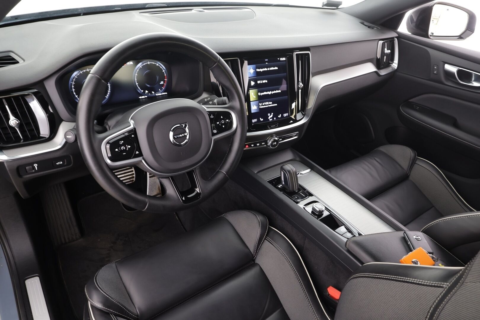 Volvo S60 2022 B5 MHEV Business R-Design Edition aut *  ACC / Webasto / Koukku /  Muistipenkki / P.Kamera / LED / Keyless * - 1.om Suomi-auto / 2x vanteet