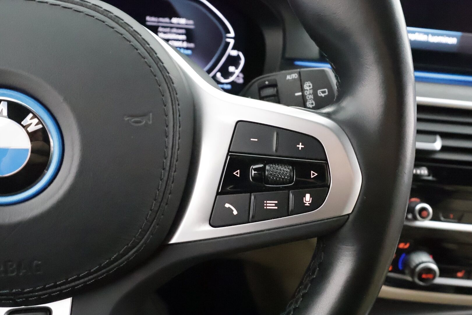 BMW 530 2022 G31 Touring 530e xDrive A Charged Edition M Sport * ACC / Adapt.LED / P.Kamera / HiFi / Navi / Comfort Access * - 1-om Suomi-auto / 2x Latauskaapelit / Merkkihuollot / Kahdet renkaat aluvanteilla - HULLUT AVAJAISHULINAT KORKOTARJOUS 3,29 %