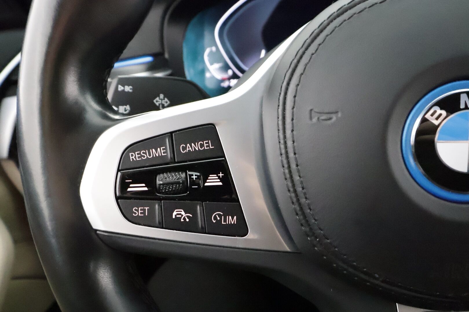 BMW 530 2022 G31 Touring 530e xDrive A Charged Edition M Sport * ACC / Adapt.LED / P.Kamera / HiFi / Navi / Comfort Access * - 1-om Suomi-auto / 2x Latauskaapelit / Merkkihuollot / Kahdet renkaat aluvanteilla