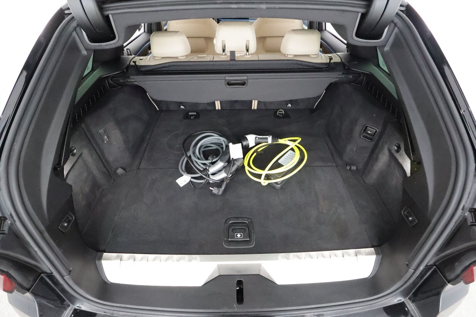 BMW 530 2022 G31 Touring 530e xDrive A Charged Edition M Sport * ACC / Adapt.LED / P.Kamera / HiFi / Navi / Comfort Access * - 1-om Suomi-auto / 2x Latauskaapelit / Merkkihuollot / Kahdet renkaat aluvanteilla