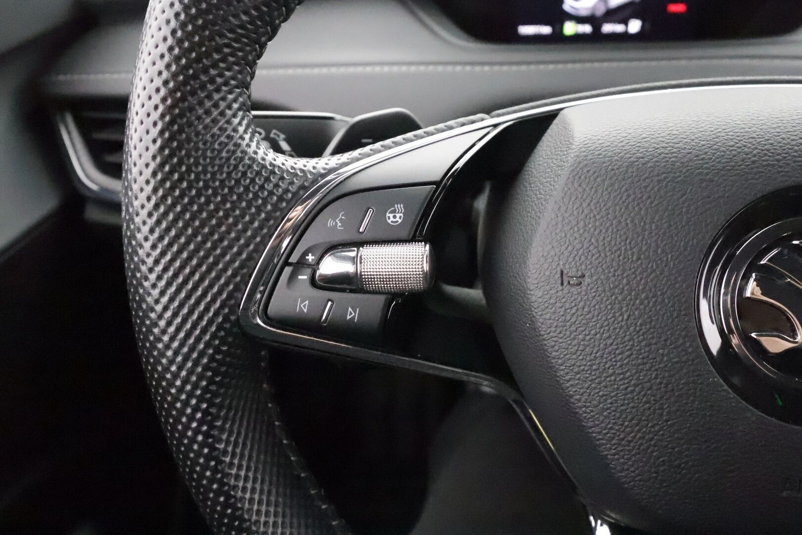 Skoda Enyaq 2022 80 SportLine iV - | ACC | ILP | Koukku | Matrix-LED | P.Kamera | Puolinahat | Ratinlämmitys | Keyless | Apple&Android | 1.Om Suomi-auto | Kahdet Renkaat | Merkkihuollettu |