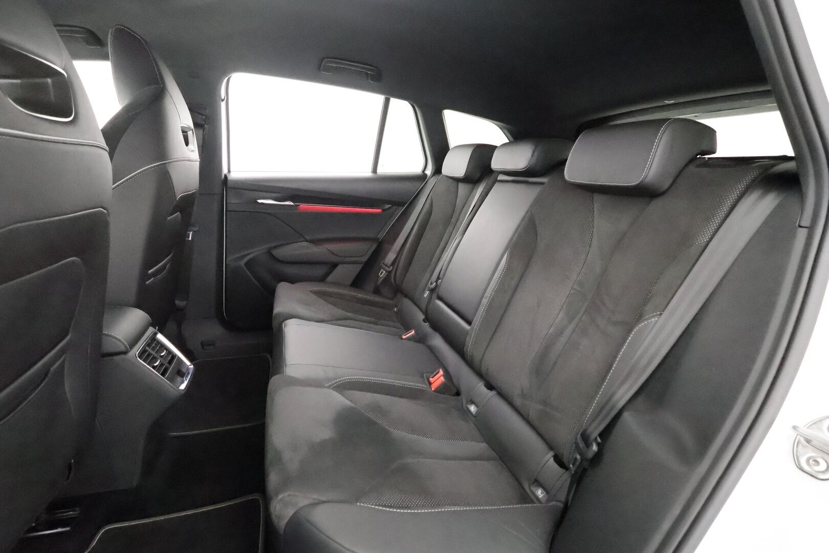 Skoda Enyaq 2022 80 SportLine iV - | ACC | ILP | Koukku | Matrix-LED | P.Kamera | Puolinahat | Ratinlämmitys | Keyless | Apple&Android | 1.Om Suomi-auto | Kahdet Renkaat | Merkkihuollettu |
