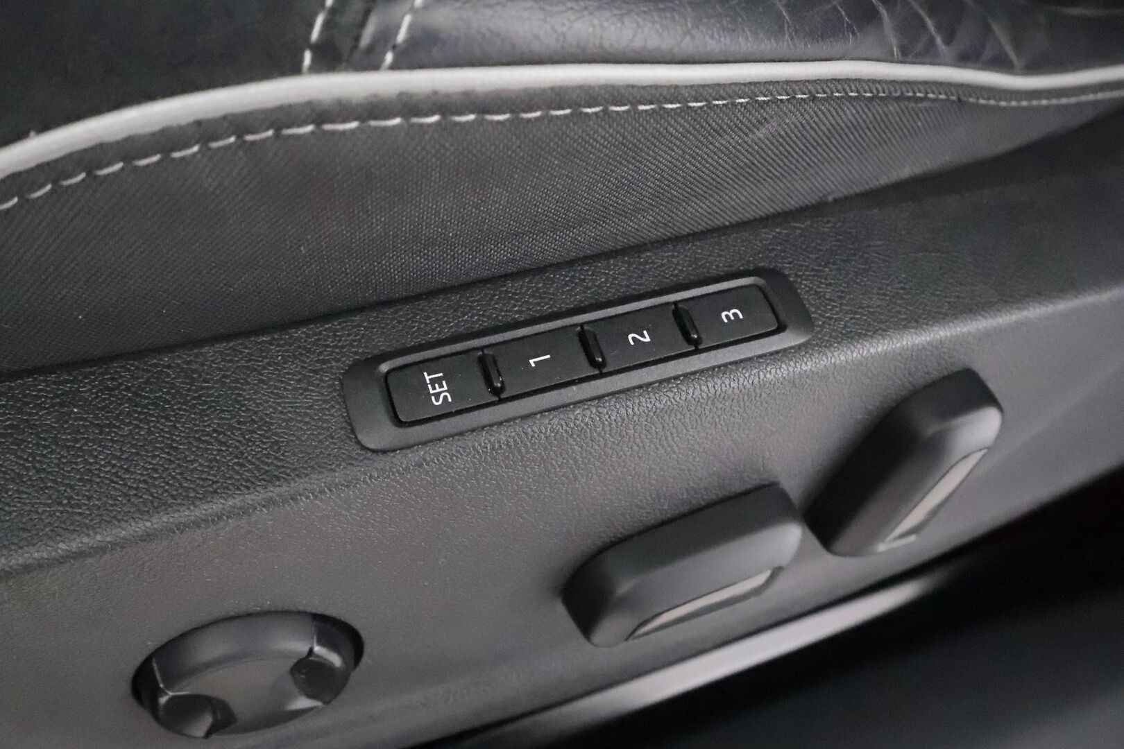 Skoda Enyaq 2022 80 SportLine iV - | ACC | ILP | Koukku | Matrix-LED | P.Kamera | Puolinahat | Ratinlämmitys | Keyless | Apple&Android | 1.Om Suomi-auto | Kahdet Renkaat | Merkkihuollettu |