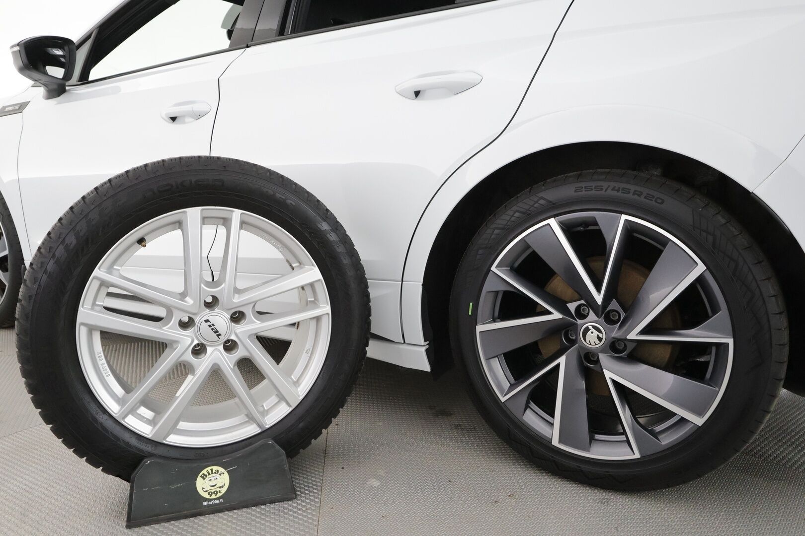 Skoda Enyaq 2022 80 SportLine iV - | ACC | ILP | Koukku | Matrix-LED | P.Kamera | Puolinahat | Ratinlämmitys | Keyless | Apple&Android | 1.Om Suomi-auto | Kahdet Renkaat | Merkkihuollettu |