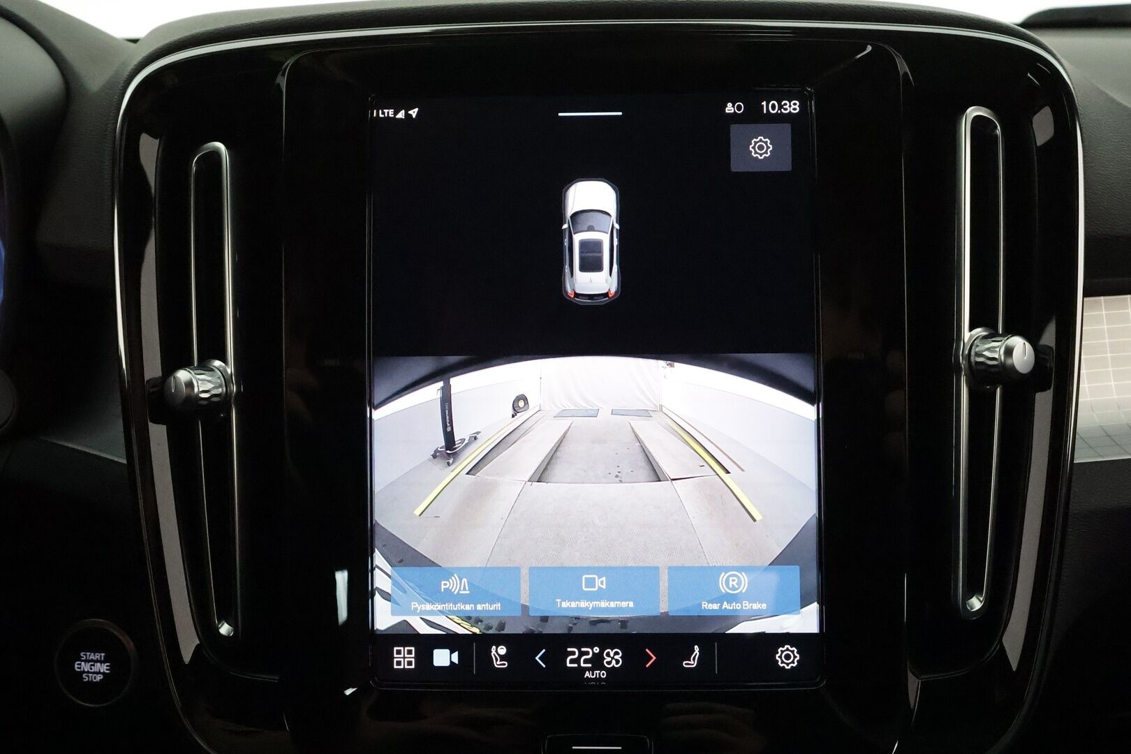 Volvo XC40 2023 B3 MHEV Business Core DCT aut ** P.kamera / Facelift / Webasto / Navi / High Performance Audio / LED** - 1.Om Suomi-auto / Kahdet renkaat aluvanteilla / Penkinlämmittimet takana / Ratinlämmitin - Osta nyt, maksa vasta ensi vuonna