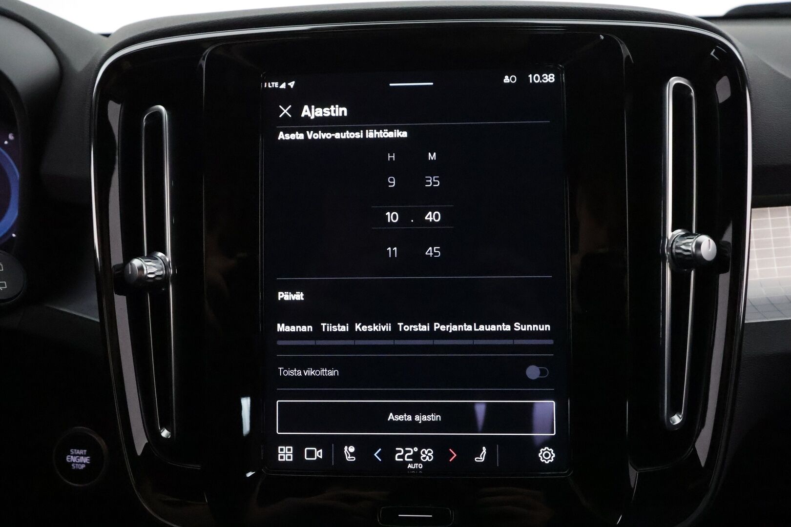 Volvo XC40 2023 B3 MHEV Business Core DCT aut ** P.kamera / Facelift / Webasto / Navi / High Performance Audio / LED** - 1.Om Suomi-auto / Kahdet renkaat aluvanteilla / Penkinlämmittimet takana / Ratinlämmitin - Osta nyt, maksa vasta ensi vuonna