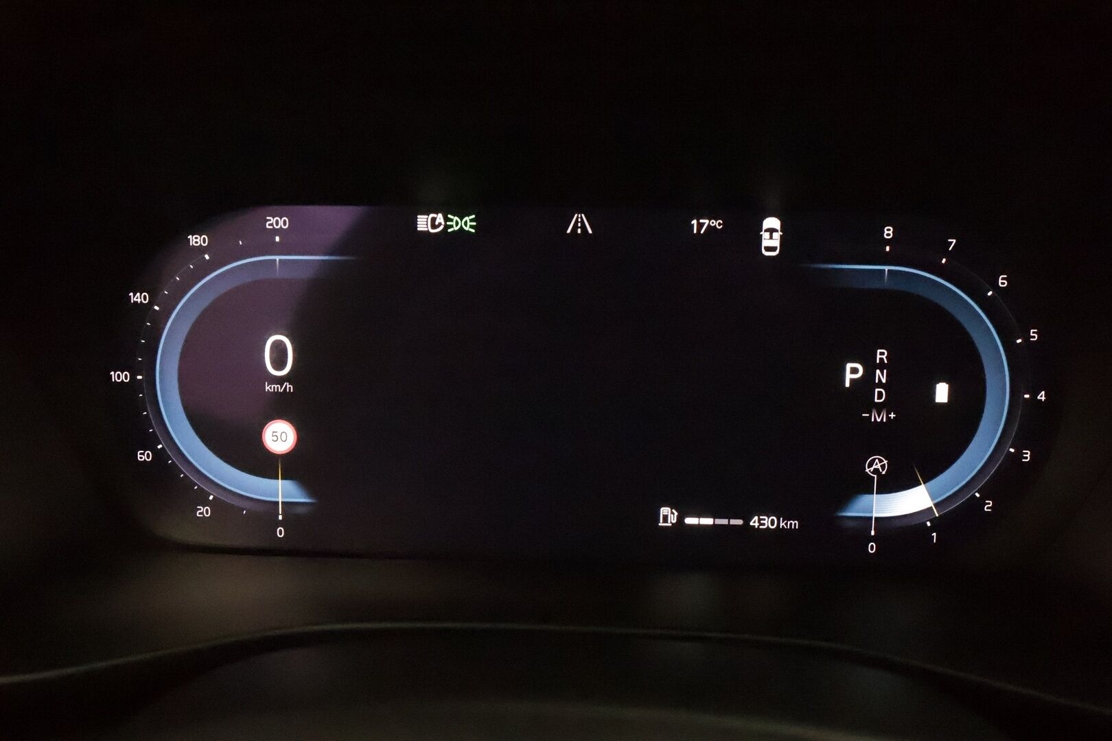 Volvo XC40 2023 B3 MHEV Business Core DCT aut ** P.kamera / Facelift / Webasto / Navi / High Performance Audio / LED** - 1.Om Suomi-auto / Kahdet renkaat aluvanteilla / Penkinlämmittimet takana / Ratinlämmitin - Osta nyt, maksa vasta ensi vuonna