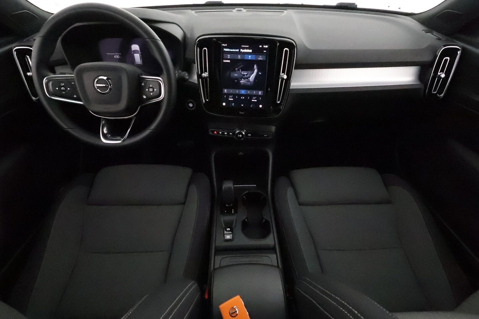 Volvo XC40 2023 B3 MHEV Business Core DCT aut **Vakkari / P.kamera / Facelift / Webasto / Navi / LED** - 3,99 % KORKOTARJOUS TÄHÄN AUTOON - 1.Om Suomi-auto / Kahdet renkaat aluvanteilla / Penkinlämmittimet takana / Ratinlämmitin / High Performance Audio