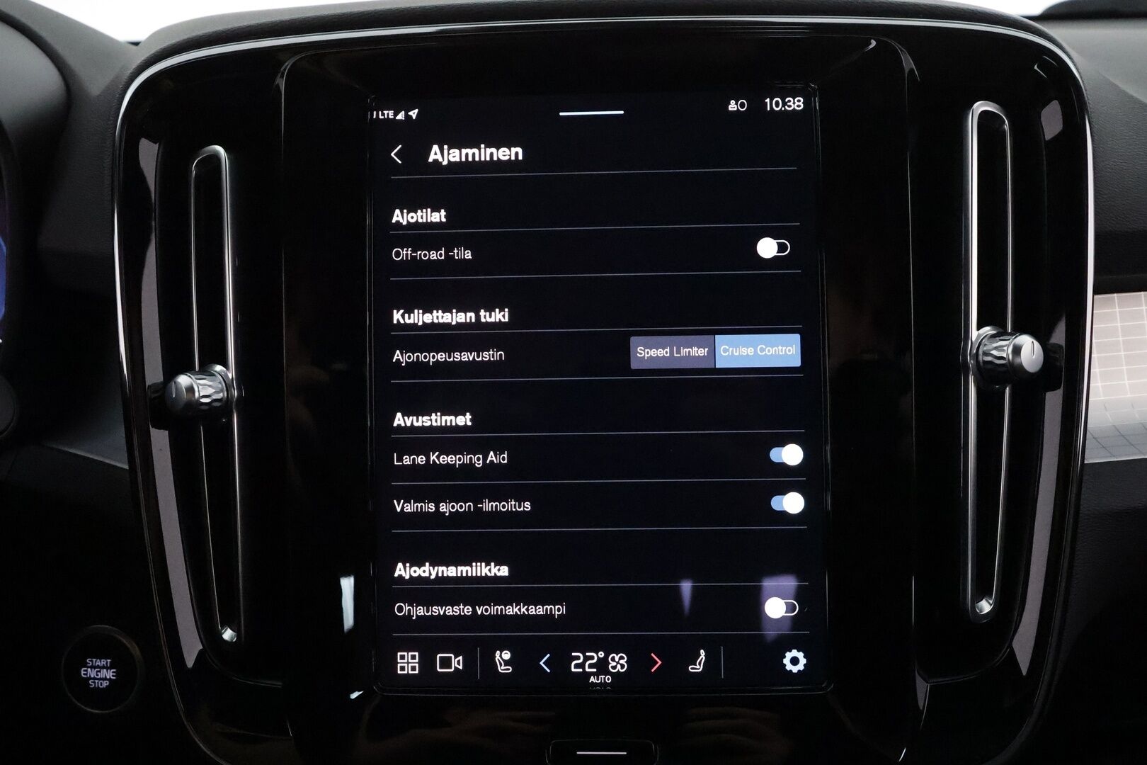 Volvo XC40 2023 B3 MHEV Business Core DCT aut ** P.kamera / Facelift / Webasto / Navi / High Performance Audio / LED** - 1.Om Suomi-auto / Kahdet renkaat aluvanteilla / Penkinlämmittimet takana / Ratinlämmitin - Osta nyt, maksa vasta ensi vuonna