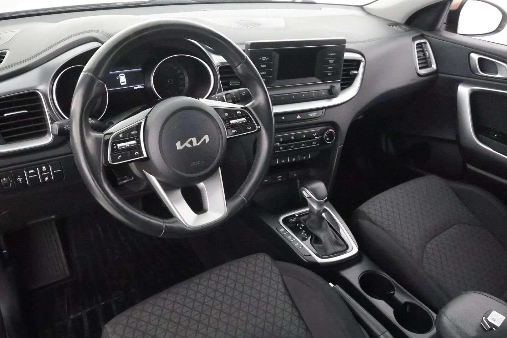 Kia Ceed 2022 1,0 T-GDI Mild-Hybrid 120hv LX 5D DCT * Vakkari / Kaistavahti / P.Tutka / Lohko / Bluetooth / Ratinlämmitin / 2x Renkaat / ALV * - Suomi-auto / Juuri katsastettu - HULLUT AVAJAISHULINAT KORKOTARJOUS 3,29 %