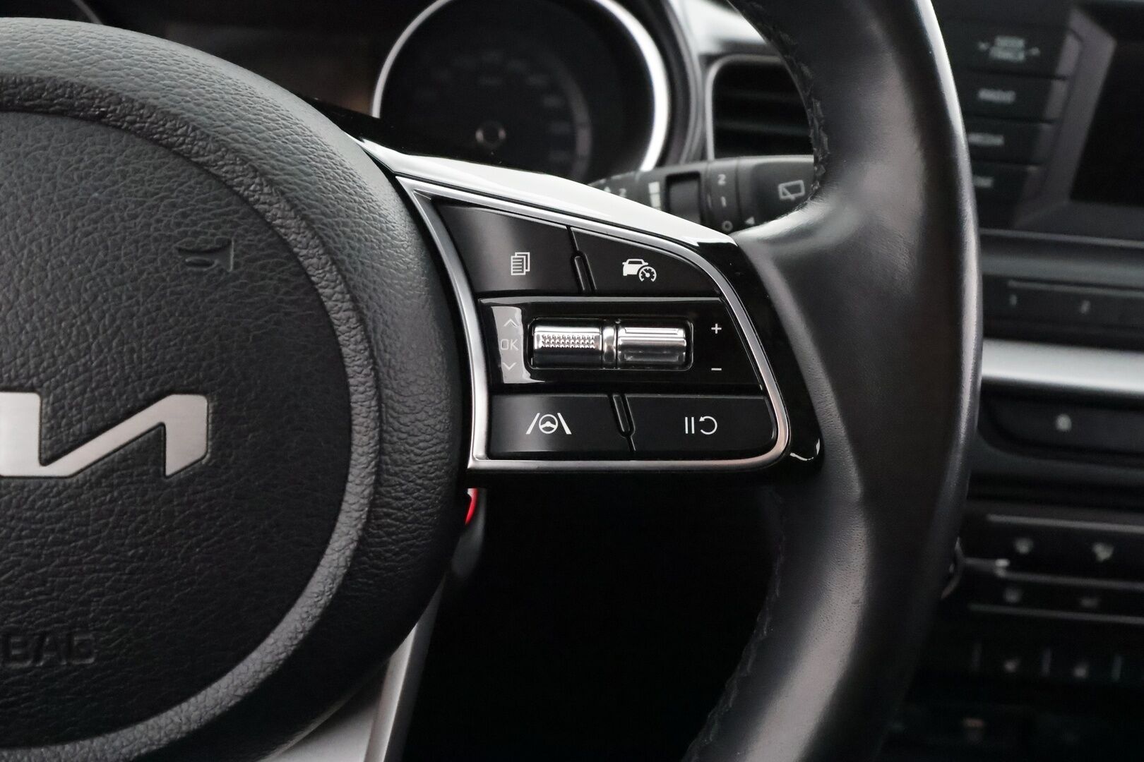 Kia Ceed 2022 1,0 T-GDI Mild-Hybrid 120hv LX 5D DCT * Vakkari / Kaistavahti / P.Tutka / Lohko / Bluetooth / Ratinlämmitin / 2x Renkaat / ALV * - Suomi-auto / Juuri katsastettu - HULLUT AVAJAISHULINAT KORKOTARJOUS 3,29 %