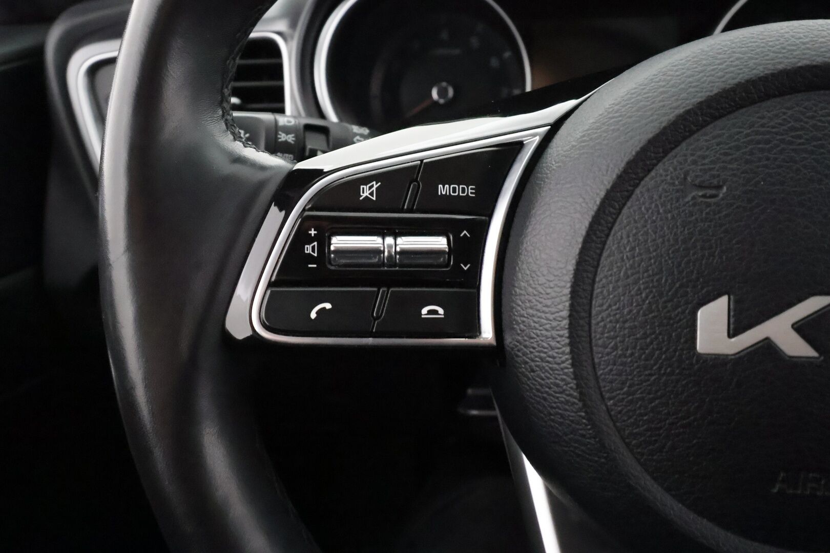 Kia Ceed 2022 1,0 T-GDI Mild-Hybrid 120hv LX 5D DCT * Vakkari / Kaistavahti / P.Tutka / Lohko / Bluetooth / Ratinlämmitin / 2x Renkaat / ALV * - Suomi-auto / Juuri katsastettu - HULLUT AVAJAISHULINAT KORKOTARJOUS 3,29 %