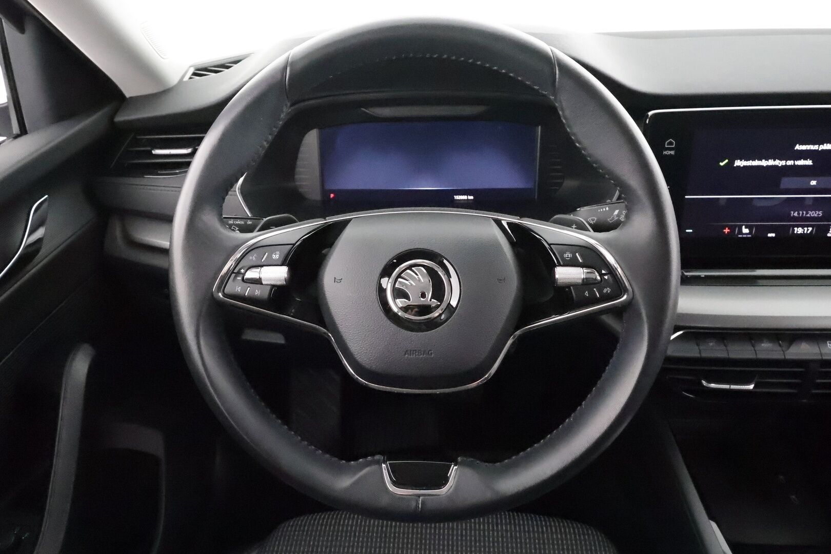 Skoda Octavia 2022 1.0 TSI Ambition eTEC DSG * Webasto / Koukku / LED / P.tutkat / Kaistavahti / Digimittaristo * - 1-om Suomi-auto / Kahdet renkaat - Osta nyt, maksa vasta ensi vuonna