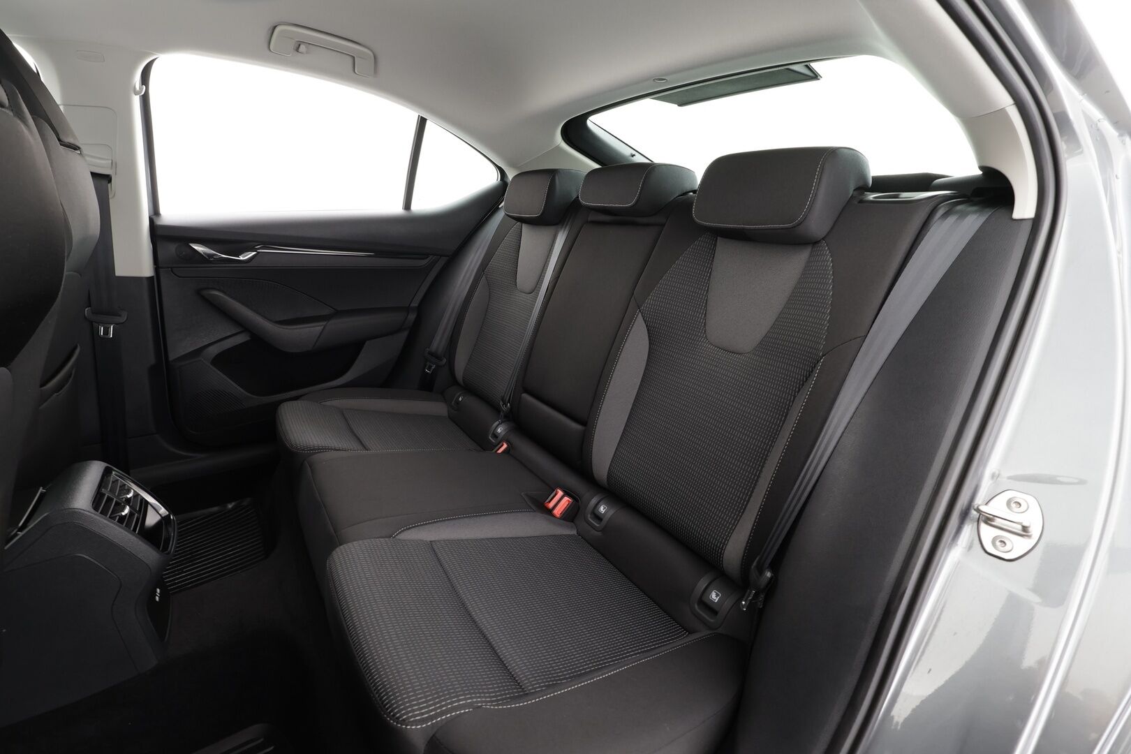 Skoda Octavia 2022 1.0 TSI Ambition eTEC DSG * Webasto / Koukku / LED / P.tutkat / Kaistavahti / Digimittaristo * - 1-om Suomi-auto / Kahdet renkaat - Osta nyt, maksa vasta ensi vuonna