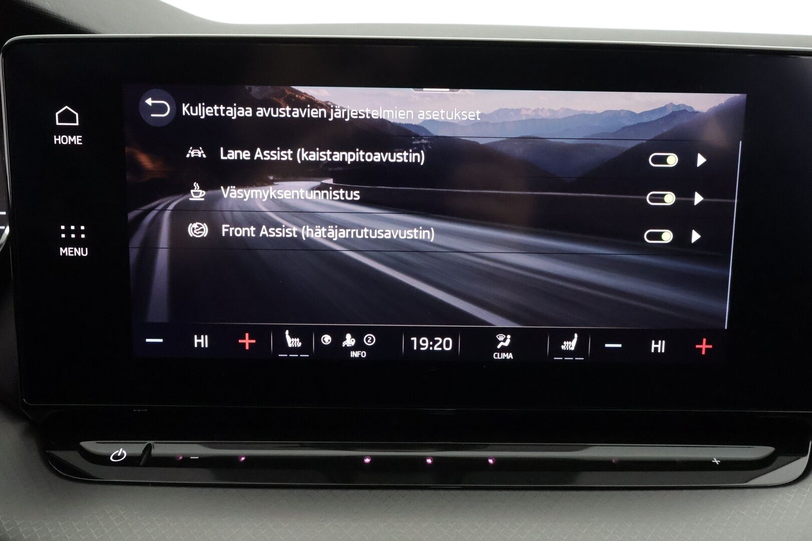 Skoda Octavia 2022 1.0 TSI Ambition eTEC DSG * Webasto / Koukku / LED / P.tutkat / Kaistavahti / Digimittaristo * - 1-om Suomi-auto / Kahdet renkaat - Osta nyt, maksa vasta ensi vuonna