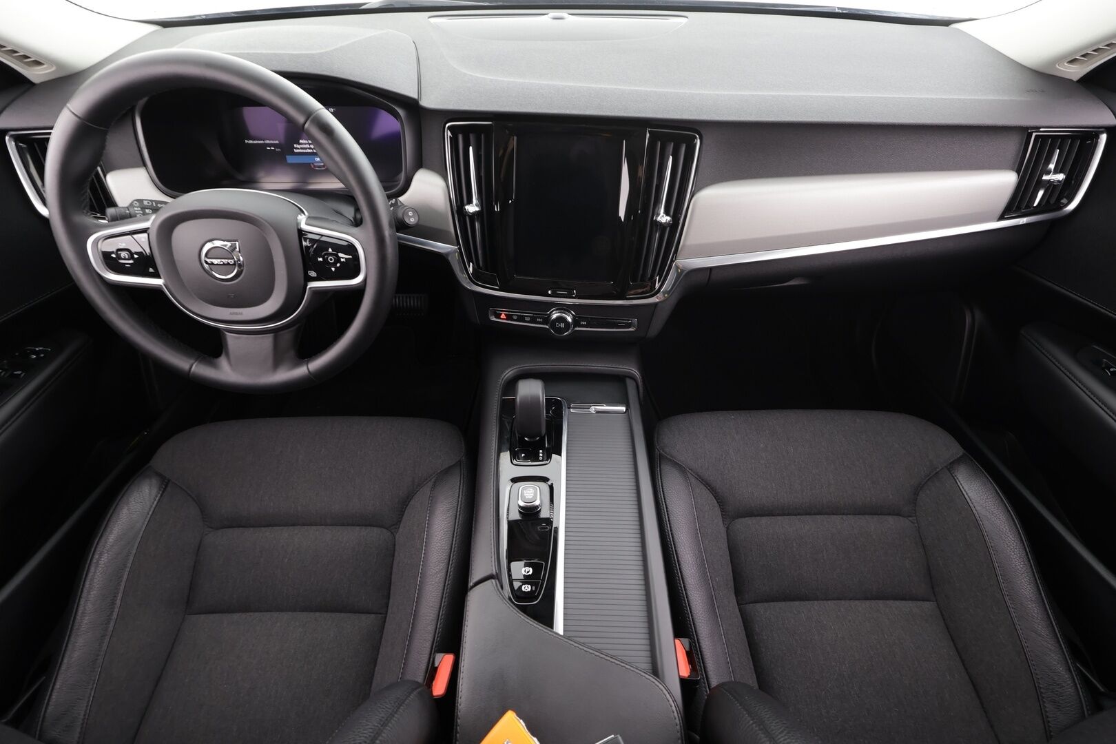 Volvo V90 2023 B4 AWD D-MHEV Business Core aut * Webasto / Koukku / ACC / Full-LED / P.kamera / Navi / Kaistavahti / Keyless * - Suomi-auto / Kahdet renkaat 