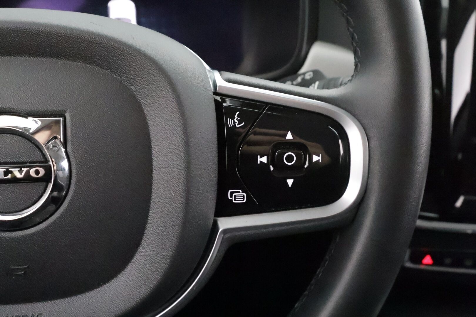 Volvo V90 2023 B4 AWD D-MHEV Business Core aut * Webasto / Koukku / ACC / Full-LED / P.kamera / Navi / Kaistavahti / Keyless * - Suomi-auto / Kahdet renkaat 