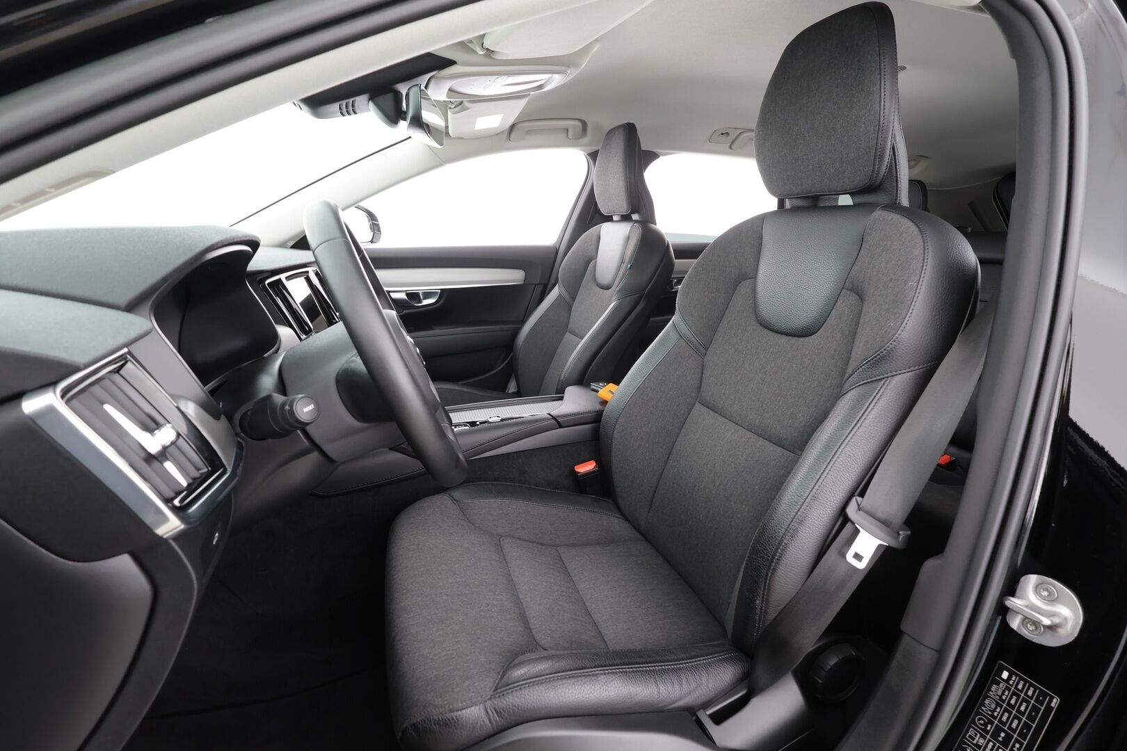 Volvo V90 2023 B4 AWD D-MHEV Business Core aut * Webasto / Koukku / ACC / Full-LED / P.kamera / Navi / Kaistavahti / Keyless * - Suomi-auto / Kahdet renkaat 