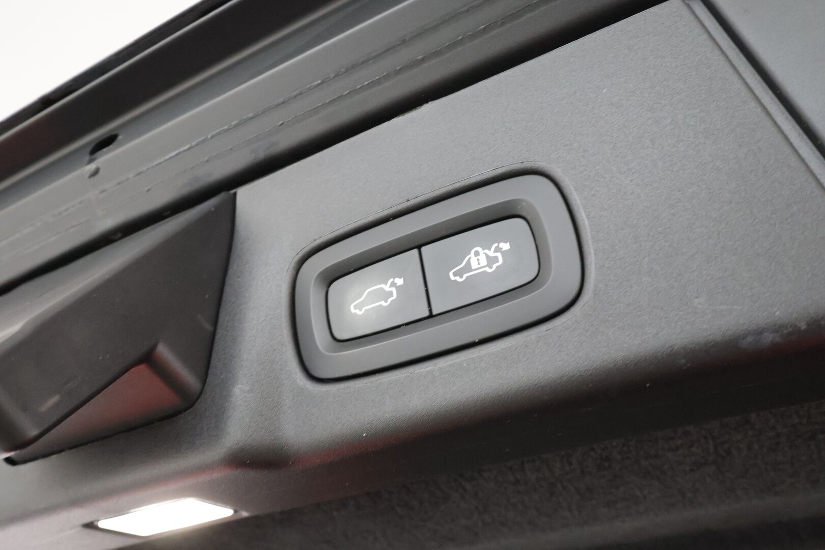 Volvo V90 2023 B4 AWD D-MHEV Business Core aut * Webasto / Koukku / ACC / Full-LED / P.kamera / Navi / Kaistavahti / Keyless * - Suomi-auto / Kahdet renkaat 