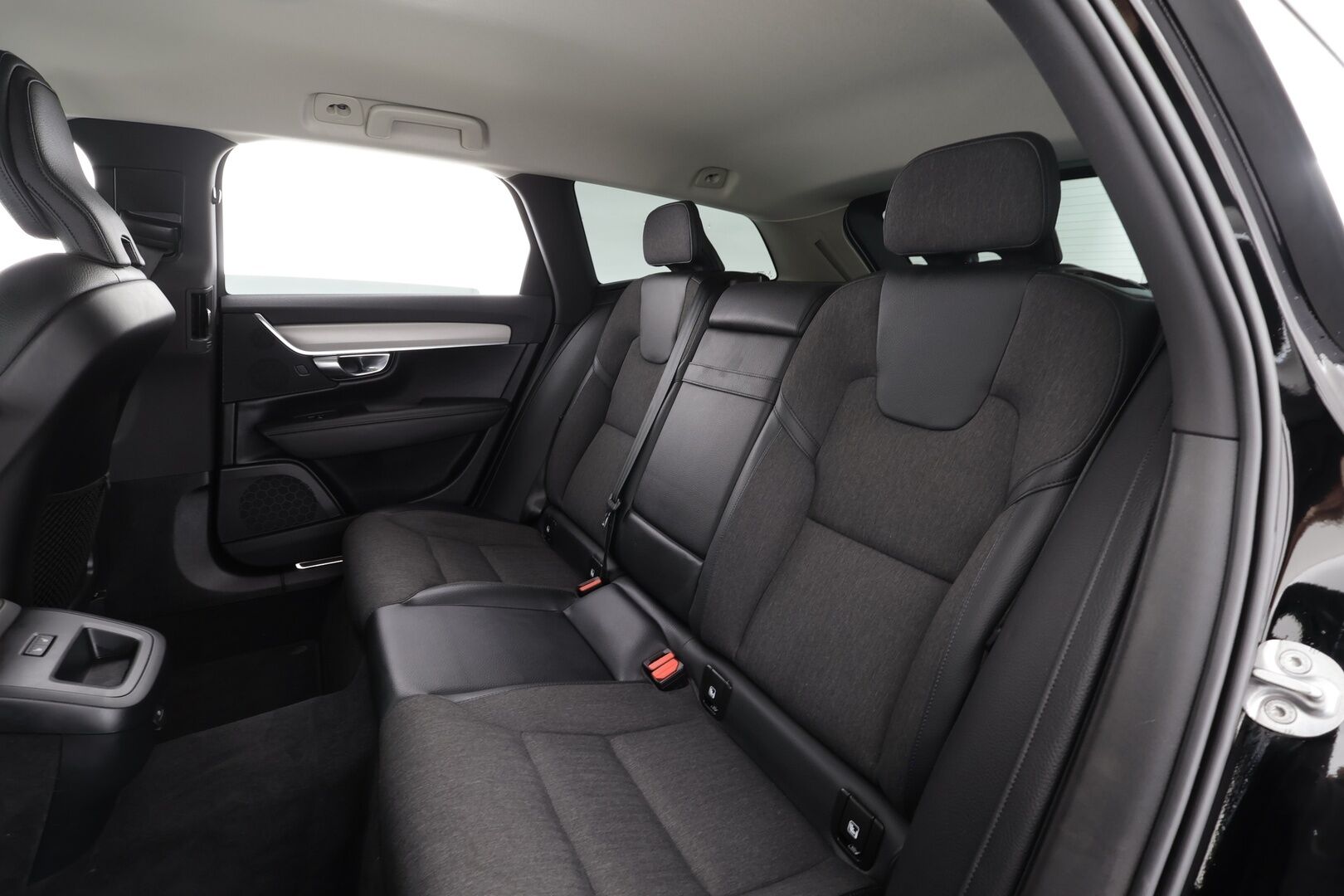 Volvo V90 2023 B4 AWD D-MHEV Business Core aut * Webasto / Koukku / ACC / Full-LED / P.kamera / Navi / Kaistavahti / Keyless * - Suomi-auto / Kahdet renkaat 