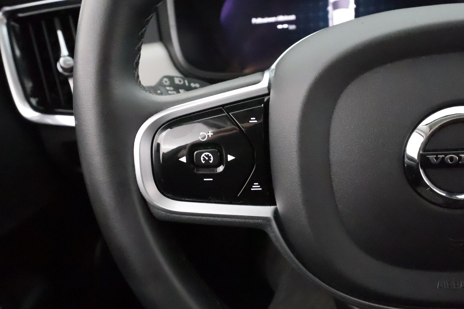 Volvo V90 2023 B4 AWD D-MHEV Business Core aut * Webasto / Koukku / ACC / Full-LED / P.kamera / Navi / Kaistavahti / Keyless * - Suomi-auto / Kahdet renkaat 