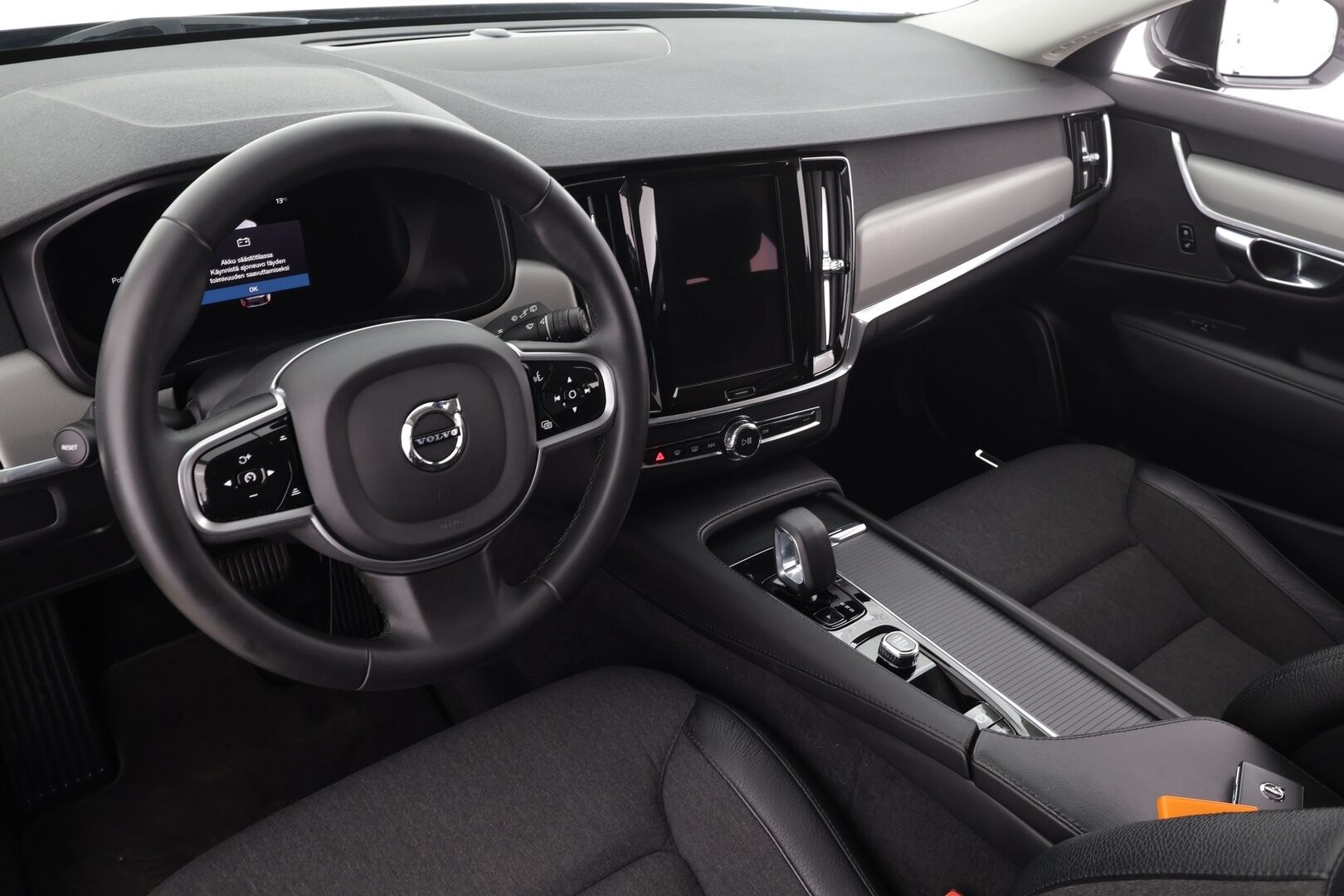 Volvo V90 2023 B4 AWD D-MHEV Business Core aut * Webasto / Koukku / ACC / Full-LED / P.kamera / Navi / Kaistavahti / Keyless * - Suomi-auto / Kahdet renkaat 