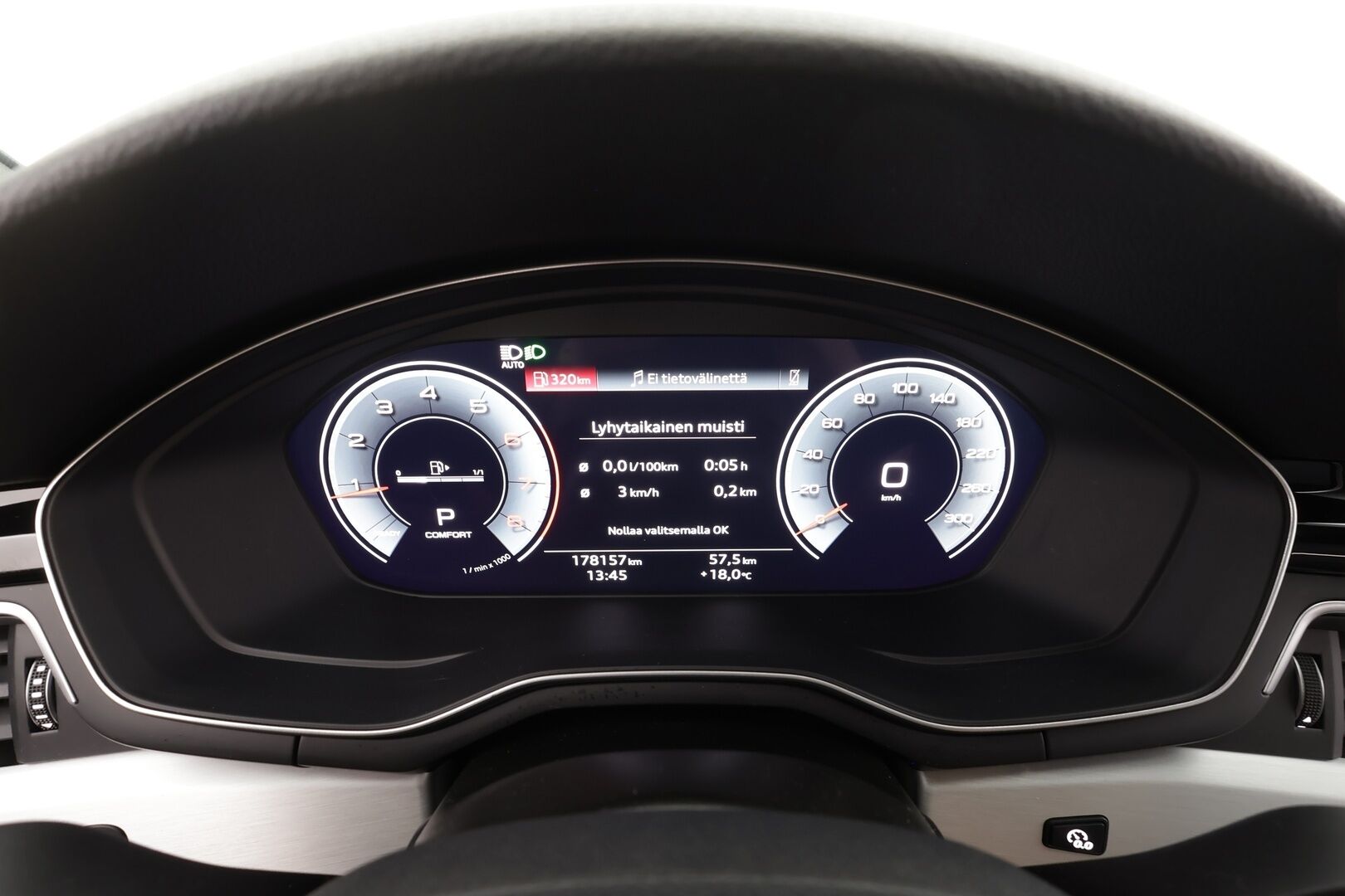 Audi A4 2022 Avant Business 40 TFSI 150 kW MHEV quattro S tronic - | ACC | Webasto | Koukku | Matrix-LED | P.tutkat | Puolinahat | 1.Om Suomi-auto | Kahdet Renkaat | Merkkihuollettu |