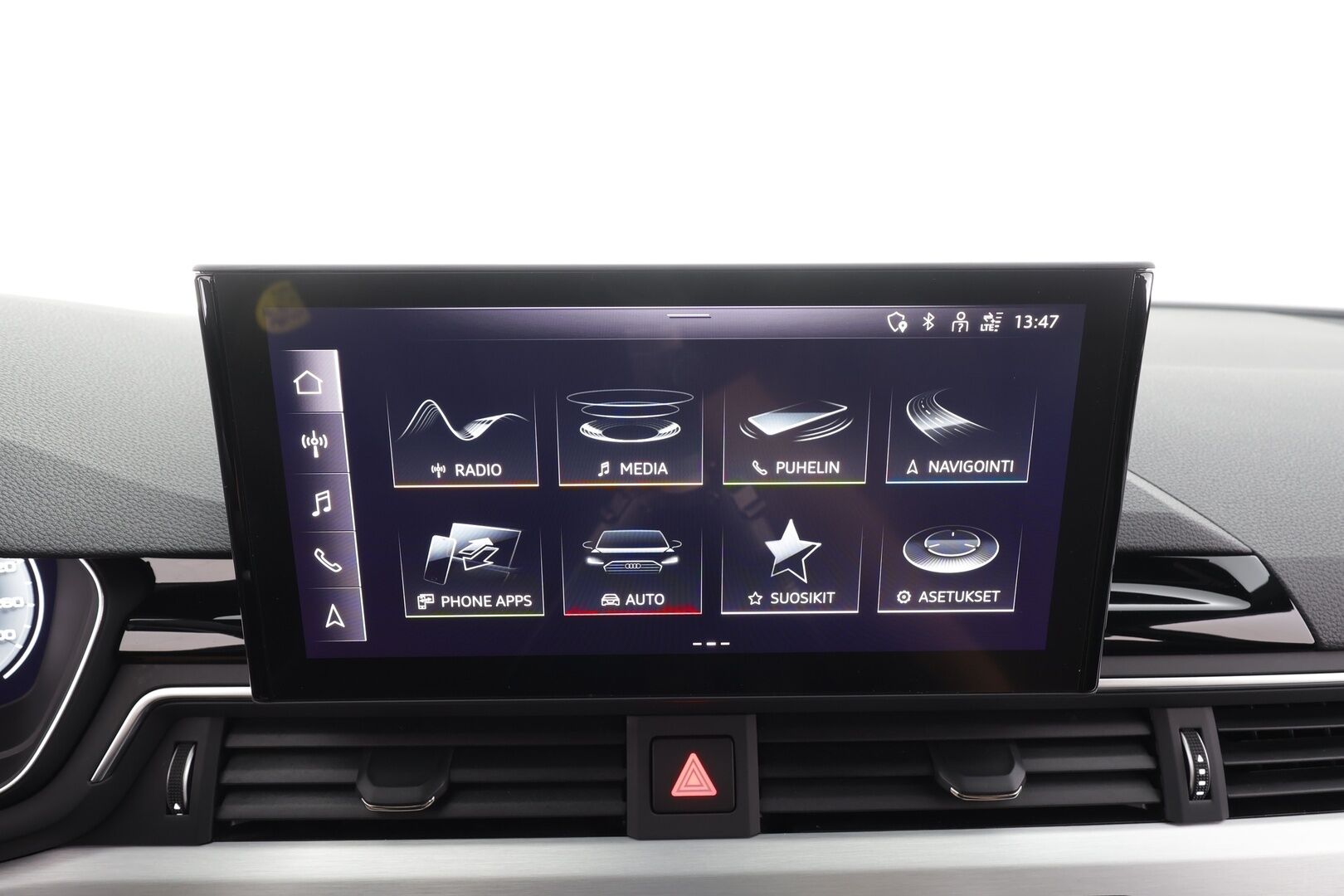 Audi A4 2022 Avant Business 40 TFSI 150 kW MHEV quattro S tronic - | ACC | Webasto | Koukku | Matrix-LED | P.tutkat | Puolinahat | 1.Om Suomi-auto | Kahdet Renkaat | Merkkihuollettu |