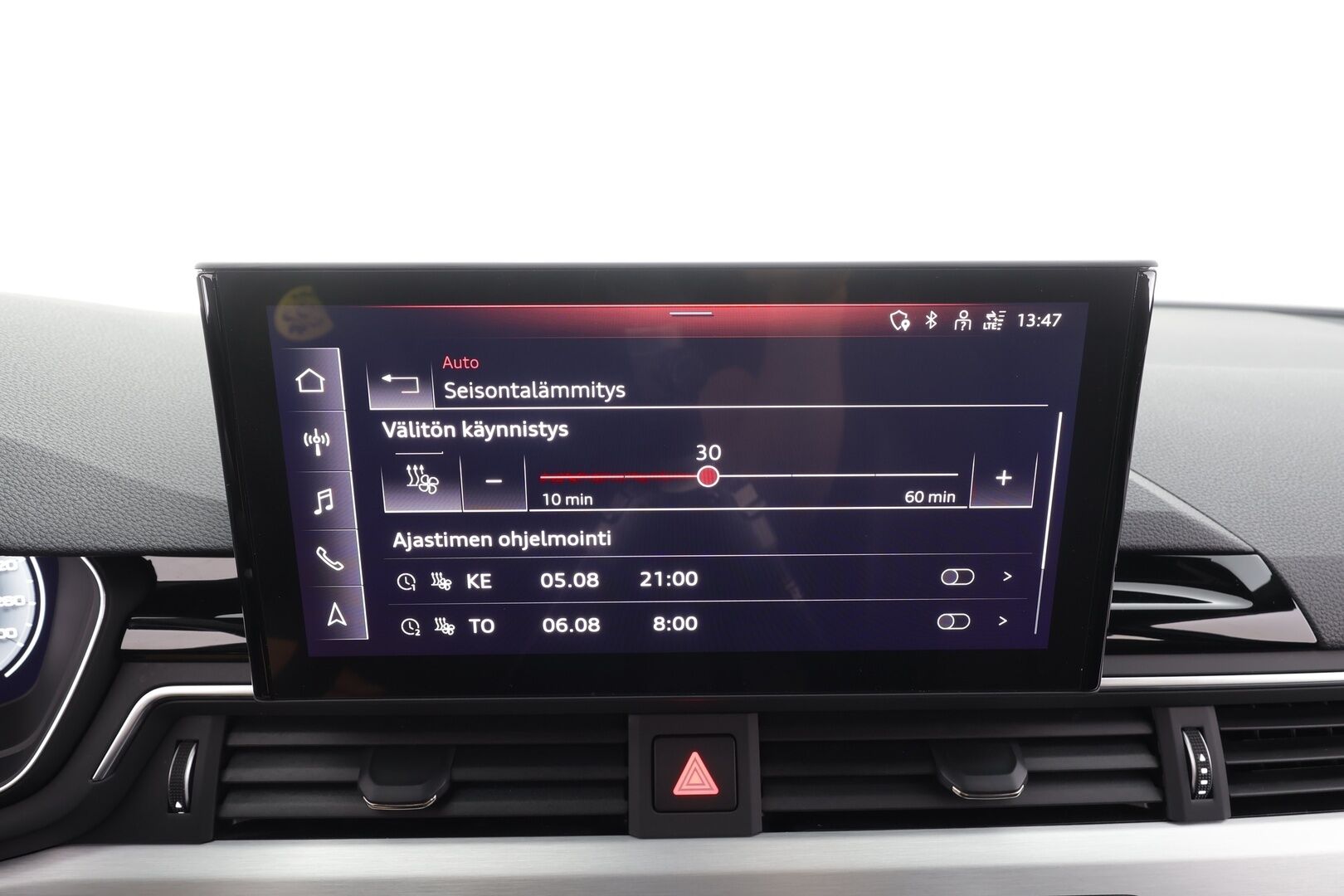 Audi A4 2022 Avant Business 40 TFSI 150 kW MHEV quattro S tronic - | ACC | Webasto | Koukku | Matrix-LED | P.tutkat | Puolinahat | 1.Om Suomi-auto | Kahdet Renkaat | Merkkihuollettu |