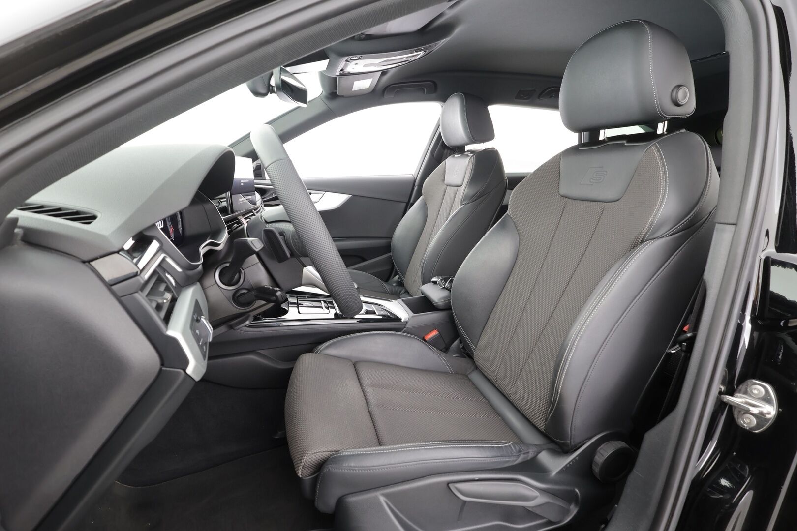 Audi A4 2022 Avant Business 40 TFSI 150 kW MHEV quattro S tronic - | ACC | Webasto | Koukku | Matrix-LED | P.tutkat | Puolinahat | 1.Om Suomi-auto | Kahdet Renkaat | Merkkihuollettu |