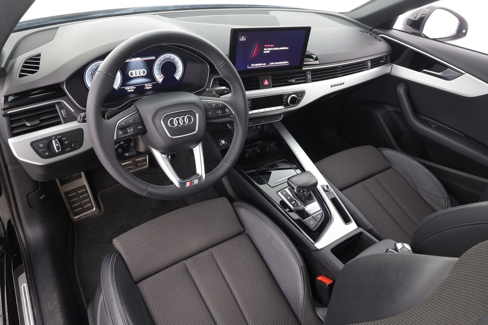 Audi A4 2022 Avant Business 40 TFSI 150 kW MHEV quattro S tronic - | ACC | Webasto | Koukku | Matrix-LED | P.tutkat | Puolinahat | 1.Om Suomi-auto | Kahdet Renkaat | Merkkihuollettu |