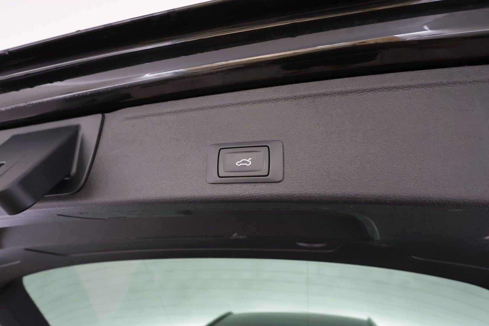 Audi A4 2022 Avant Business 40 TFSI 150 kW MHEV quattro S tronic - | ACC | Webasto | Koukku | Matrix-LED | P.tutkat | Puolinahat | 1.Om Suomi-auto | Kahdet Renkaat | Merkkihuollettu |