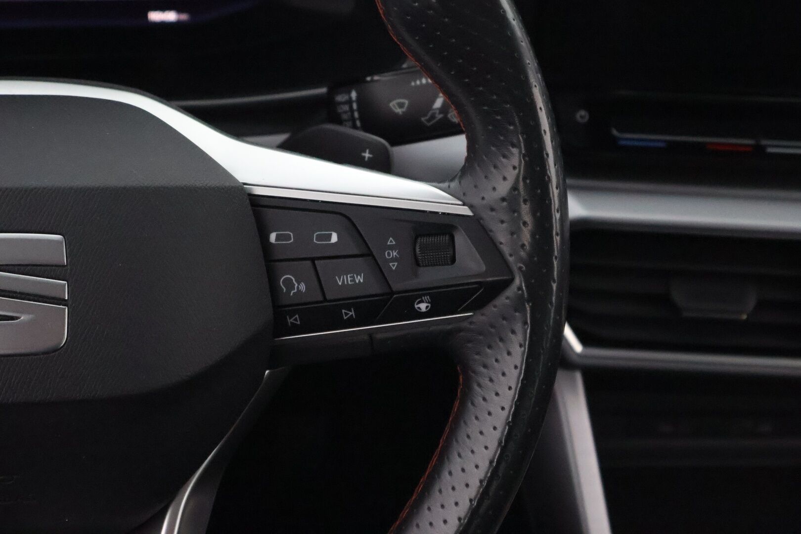 Seat Leon Sportstourer 2021 1,4 PHEV 204 eHybrid FR DSG * Adapt.Vakkari / Digimittari / Peruutuskamera / Adapt.LED / Puolinahkasisusta / Sporttipenkit - Siisti yksilö / 2x Renkaat aluvantein / Juuri tullut Tampereelle!