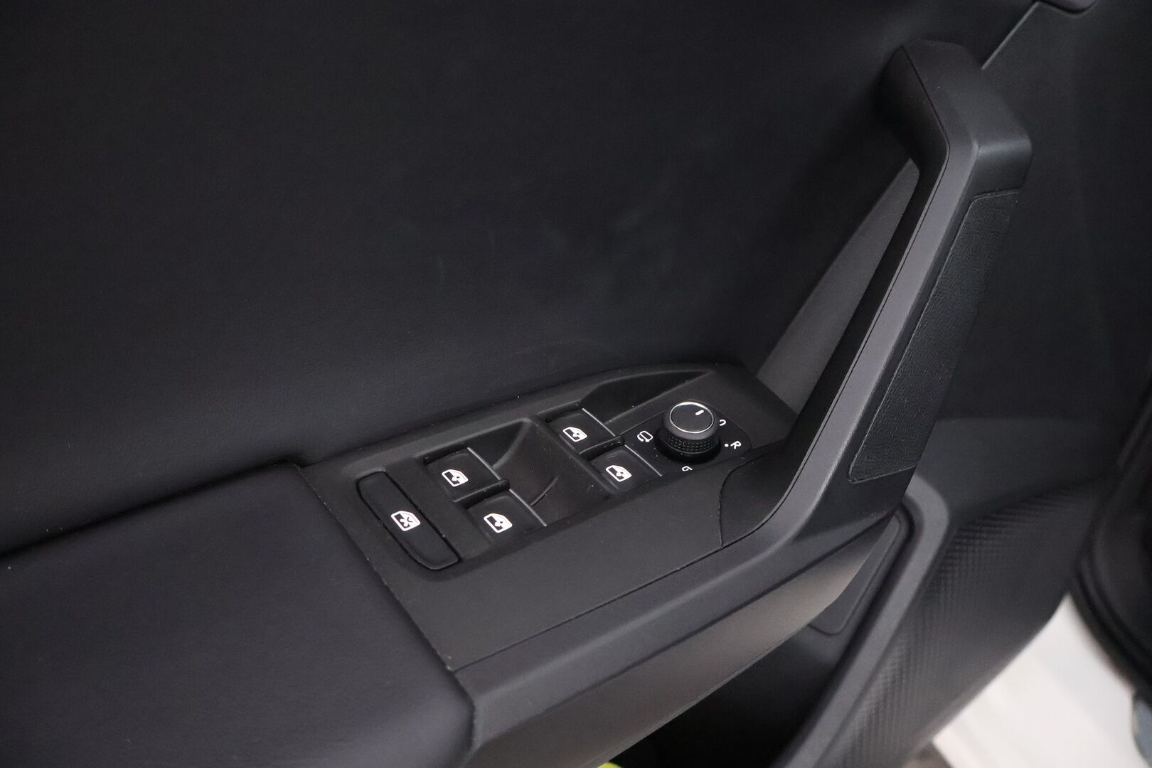 Seat Leon Sportstourer 2021 1,4 PHEV 204 eHybrid FR DSG * Adapt.Vakkari / Digimittari / Peruutuskamera / Adapt.LED / Puolinahkasisusta / Sporttipenkit - Siisti yksilö / 2x Renkaat aluvantein / Juuri tullut Tampereelle!