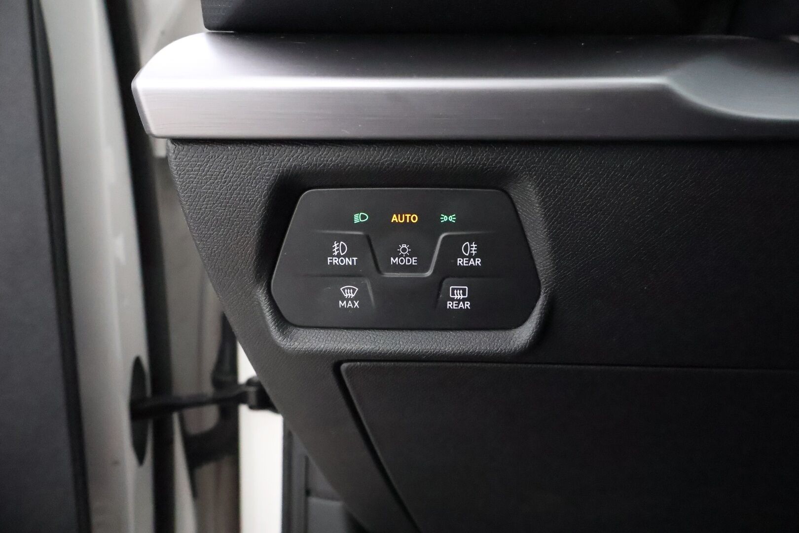 Seat Leon Sportstourer 2021 1,4 PHEV 204 eHybrid FR DSG * Adapt.Vakkari / Digimittari / Peruutuskamera / Adapt.LED / Puolinahkasisusta / Sporttipenkit - Siisti yksilö / 2x Renkaat aluvantein / Juuri tullut Tampereelle!