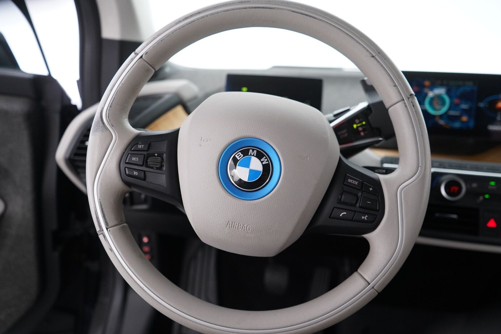 BMW i3 2018 94Ah REX Charged Edition *H&K / Kamera / Puolinahat / Keyless* - Kahdet BMW:n renkaat / Komea yksilö!