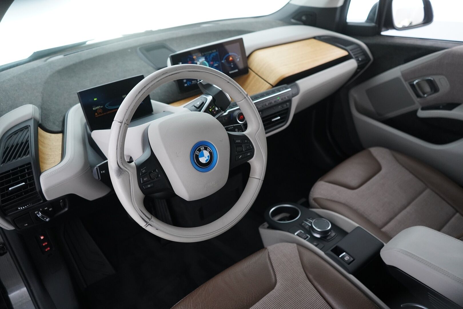BMW i3 2018 94Ah REX Charged Edition *H&K / Kamera / Puolinahat / Keyless* - Kahdet BMW:n renkaat / Komea yksilö!