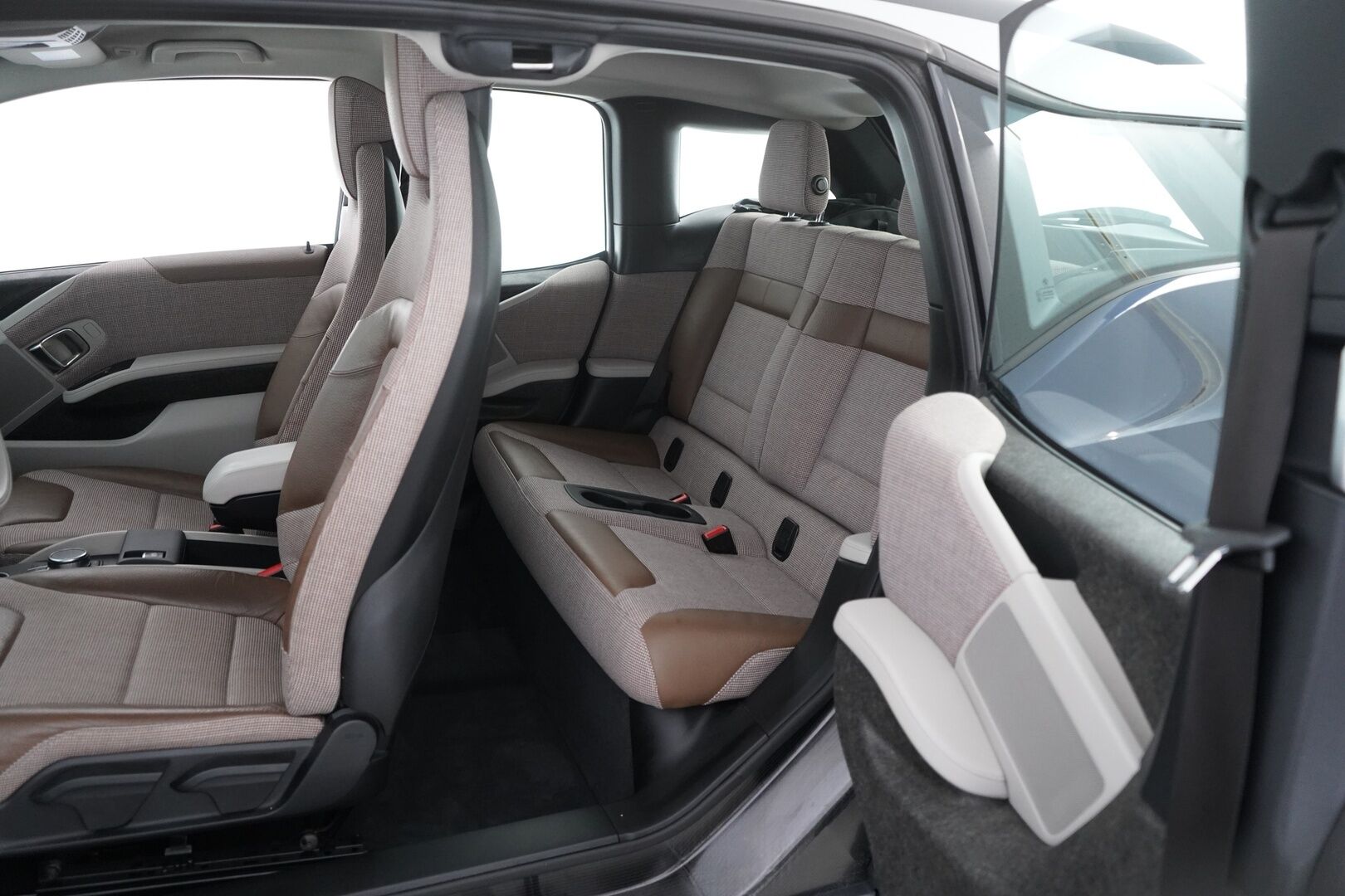 BMW i3 2018 94Ah REX Charged Edition *H&K / Kamera / Puolinahat / Keyless* - Kahdet BMW:n renkaat / Komea yksilö!